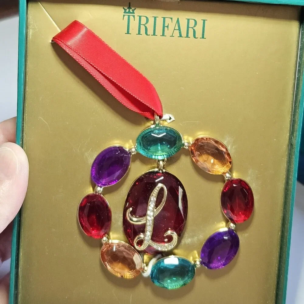 Crown Trifari crown trifari
